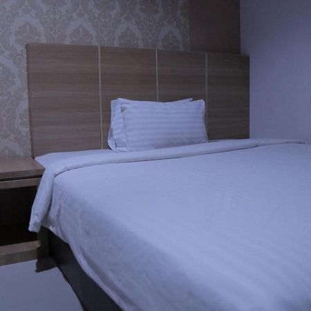 RedDoorz @ Pasangkayu Mamuju Utara Hotel Bagian luar foto