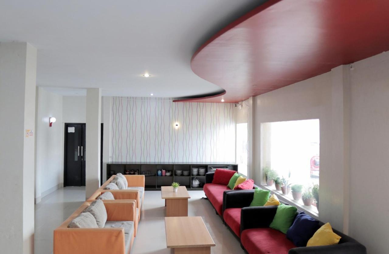 RedDoorz @ Pasangkayu Mamuju Utara Hotel Bagian luar foto