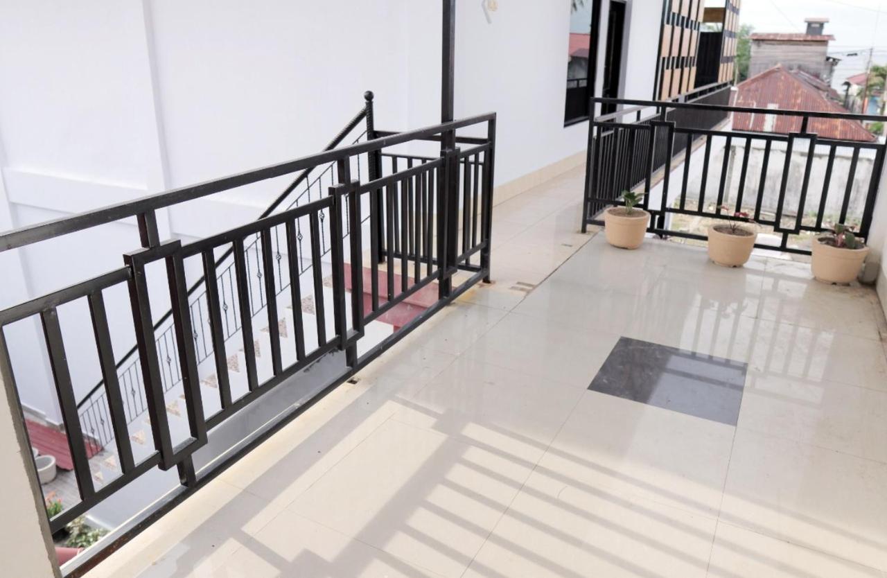 RedDoorz @ Pasangkayu Mamuju Utara Hotel Bagian luar foto