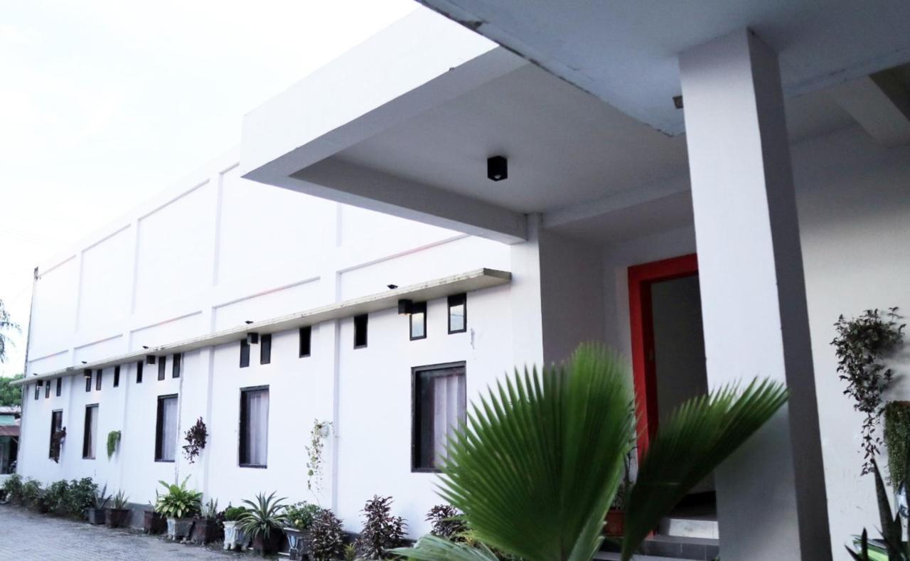 RedDoorz @ Pasangkayu Mamuju Utara Hotel Bagian luar foto