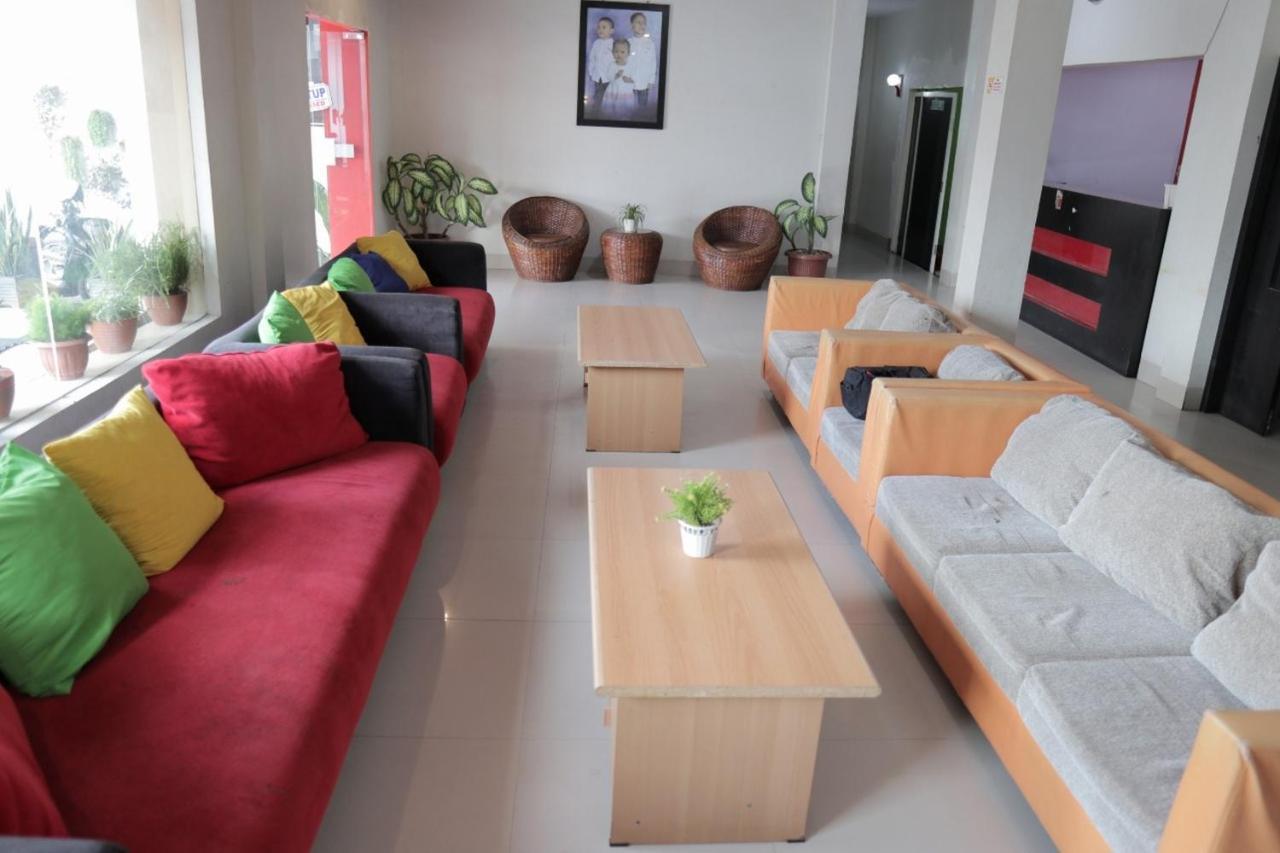 RedDoorz @ Pasangkayu Mamuju Utara Hotel Bagian luar foto