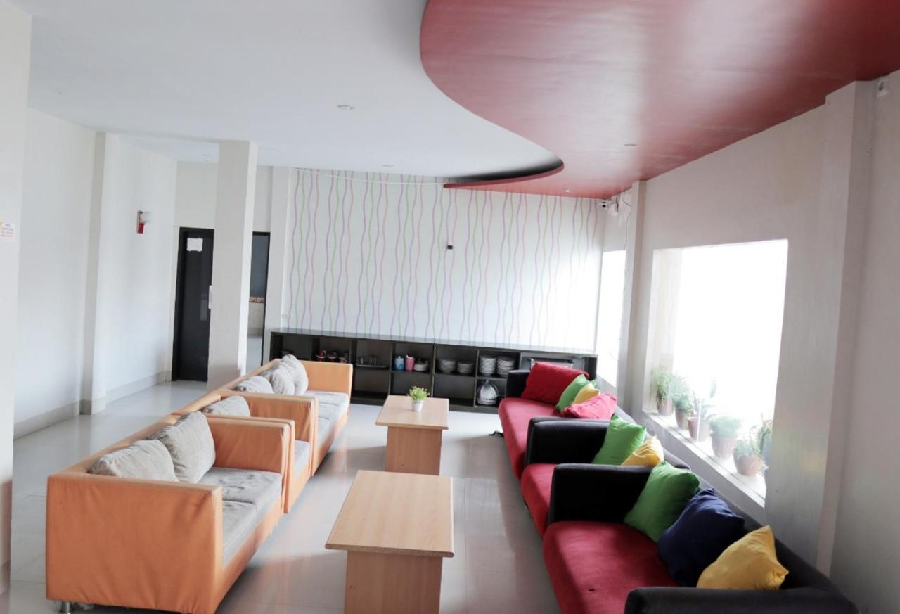 RedDoorz @ Pasangkayu Mamuju Utara Hotel Bagian luar foto