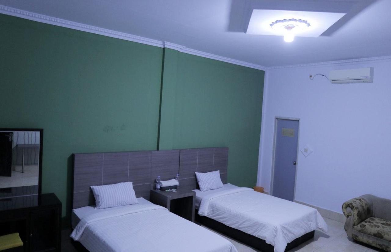 RedDoorz @ Pasangkayu Mamuju Utara Hotel Bagian luar foto