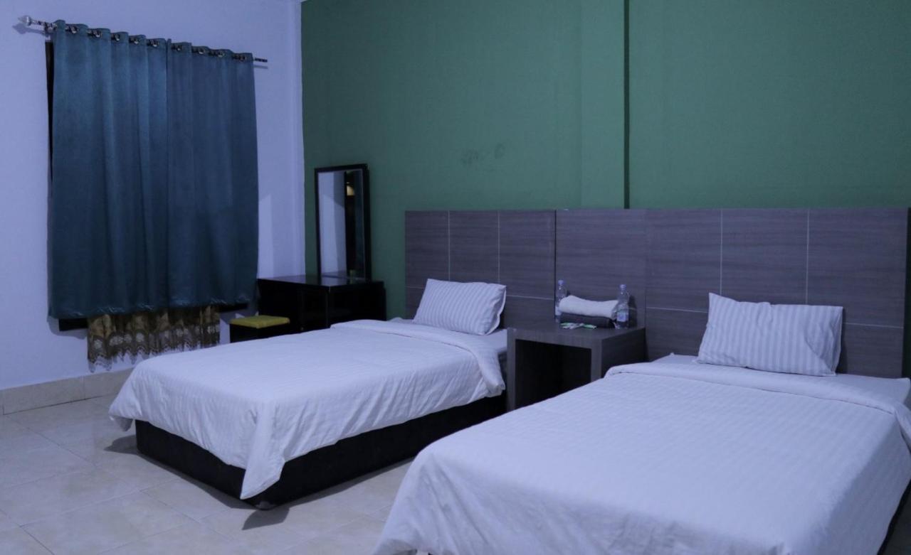 RedDoorz @ Pasangkayu Mamuju Utara Hotel Bagian luar foto