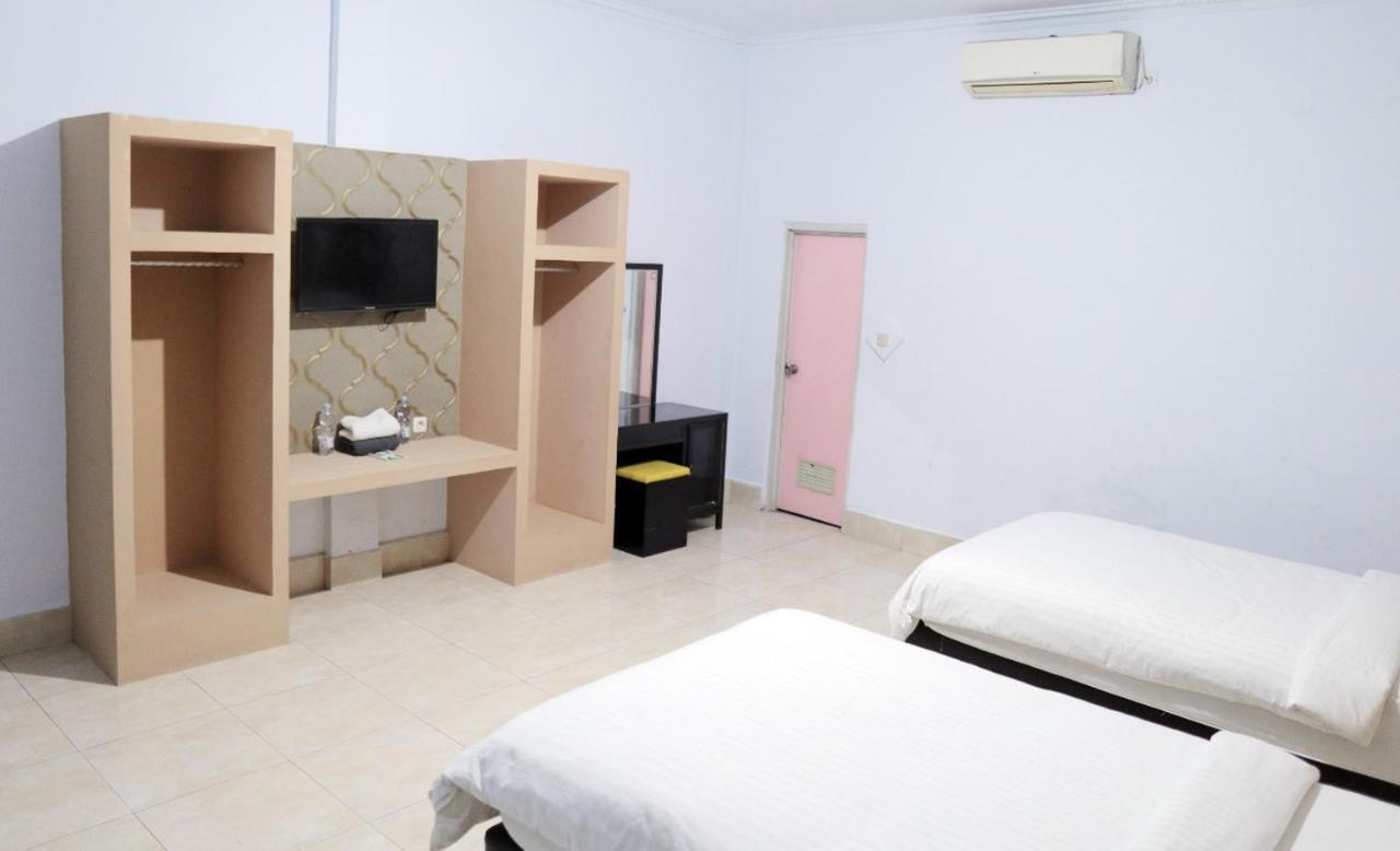 RedDoorz @ Pasangkayu Mamuju Utara Hotel Bagian luar foto