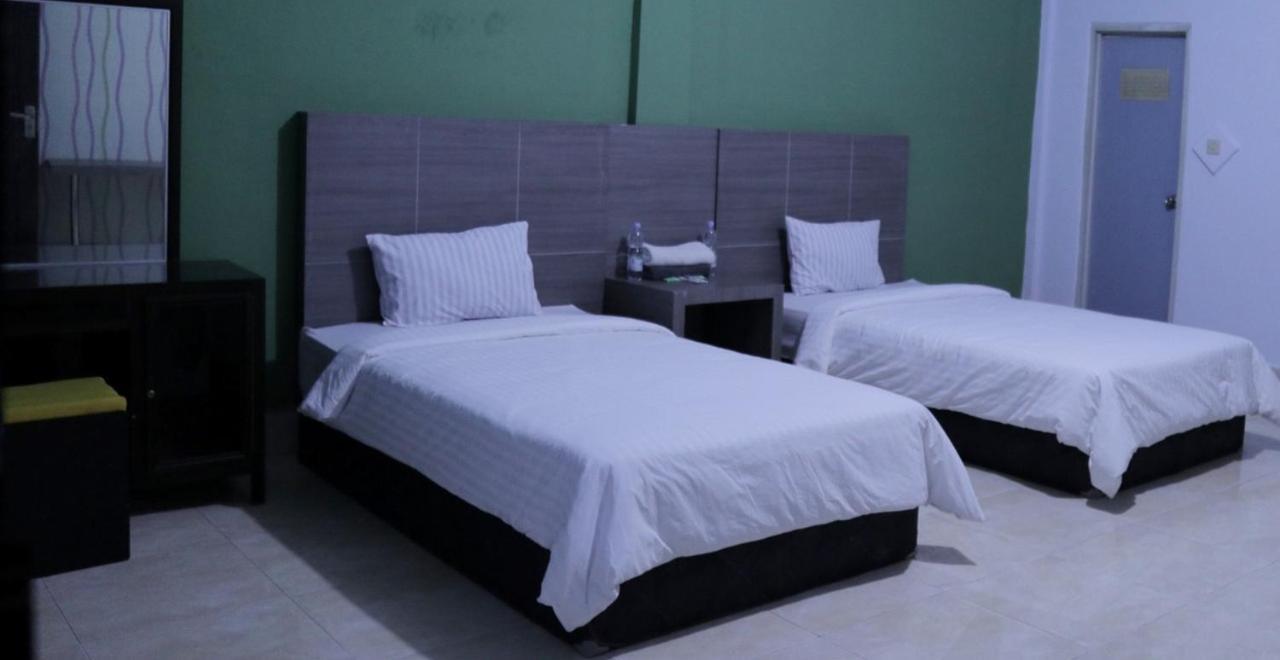RedDoorz @ Pasangkayu Mamuju Utara Hotel Bagian luar foto