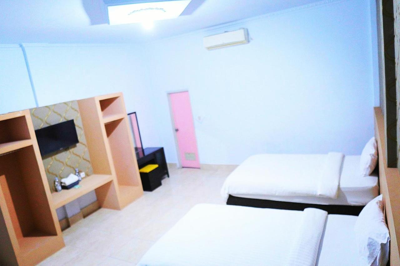 RedDoorz @ Pasangkayu Mamuju Utara Hotel Bagian luar foto