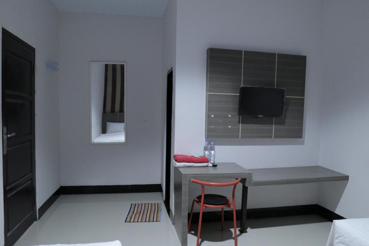 RedDoorz @ Pasangkayu Mamuju Utara Hotel Bagian luar foto