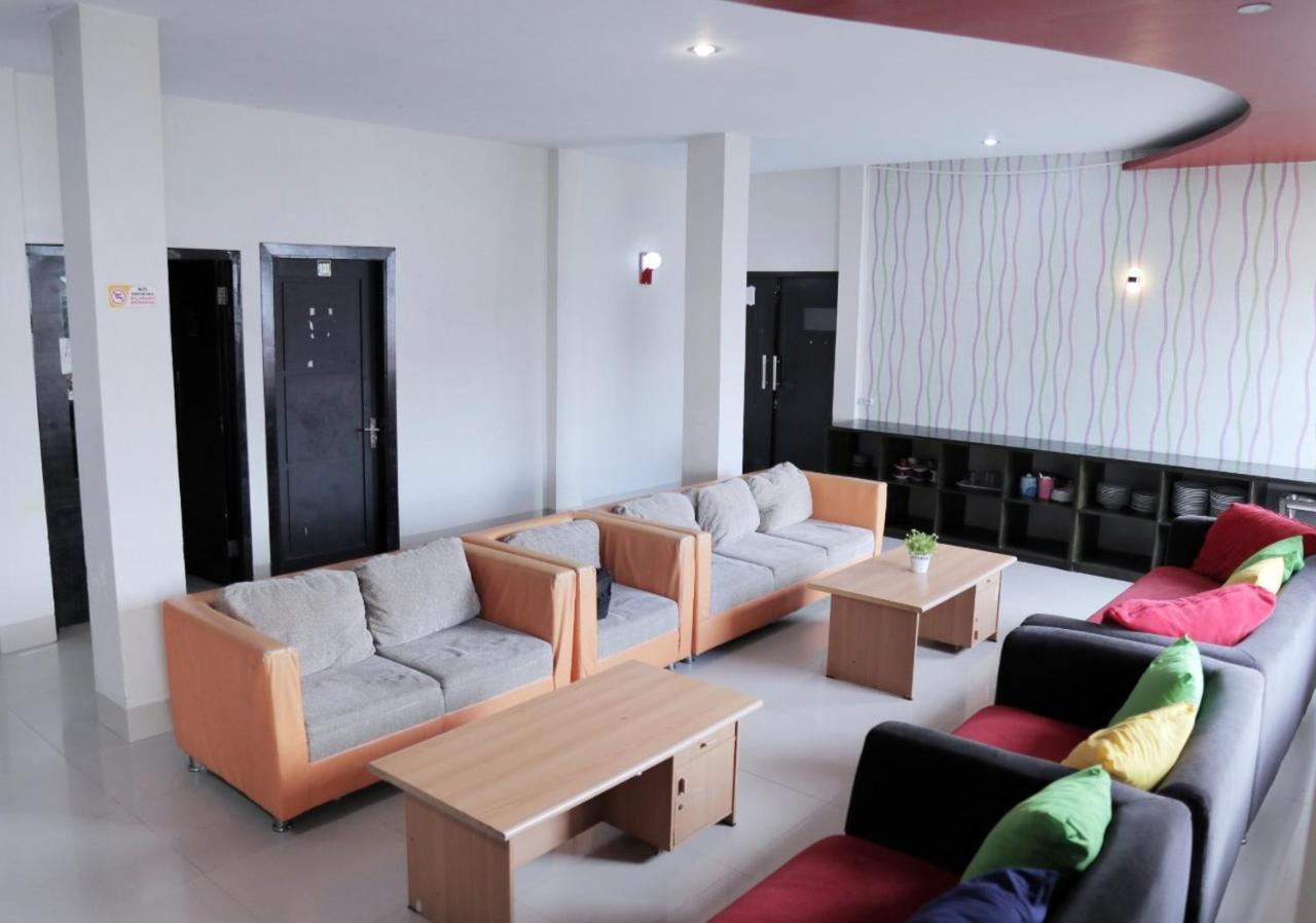 RedDoorz @ Pasangkayu Mamuju Utara Hotel Bagian luar foto