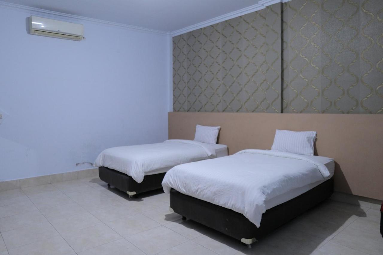 RedDoorz @ Pasangkayu Mamuju Utara Hotel Bagian luar foto
